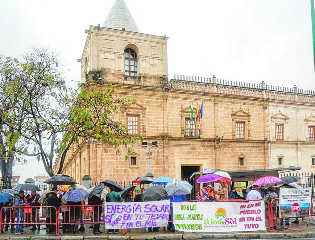 Las macroplantas fotovoltaicas causan rechazo en los pueblos