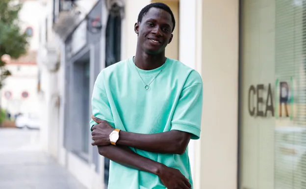Mamadou, el senegalés que venció su miedo al mar para salvar a un bañista en La Malagueta