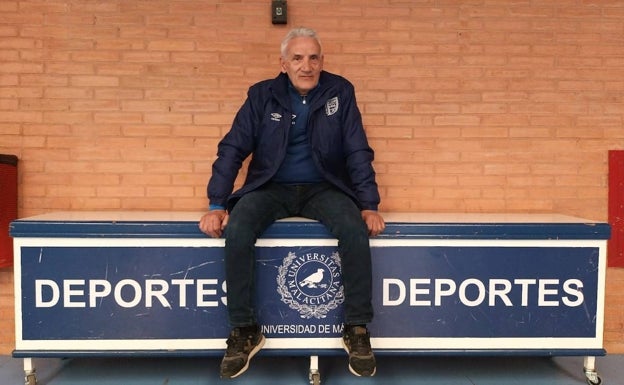 El universitario que se atrevió a caminar entre gigantes