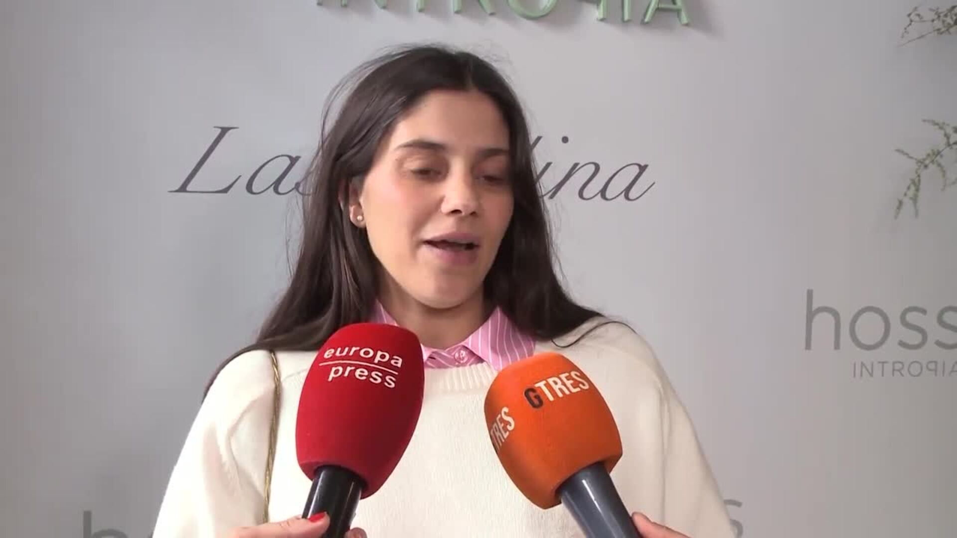 María García de Jaime reaparece sonriente tras su ingreso