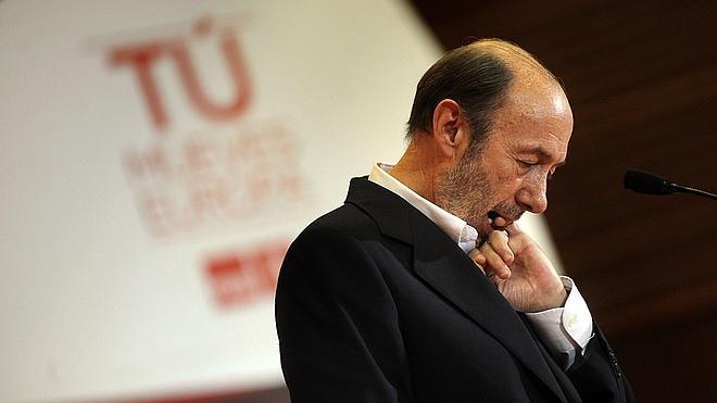 Rubalcaba: «Seguid al señor azul que nos va dar una campaña de gloria»