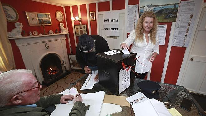 Abren los colegios electorales en Irlanda