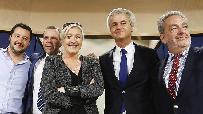 Le Pen y Wilders buscan apoyos para su frente anti-UE