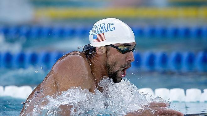 Phelps acaba tercero en los 200 estilos