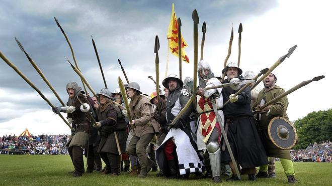 Escoceses e ingleses recrean la batalla de Bannockburn