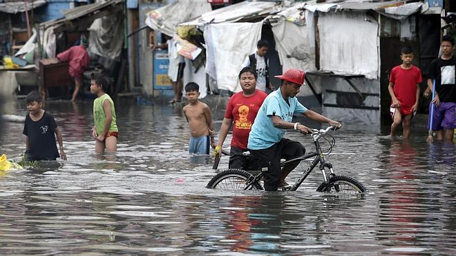 El paso del tifón Rammasun por Filipinas deja diez muertos