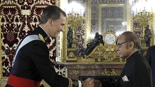 Felipe VI recibe por vez primera las cartas credenciales de los nuevos embajadores