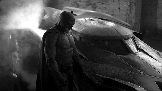 'Batman v Superman' adelanta su estreno