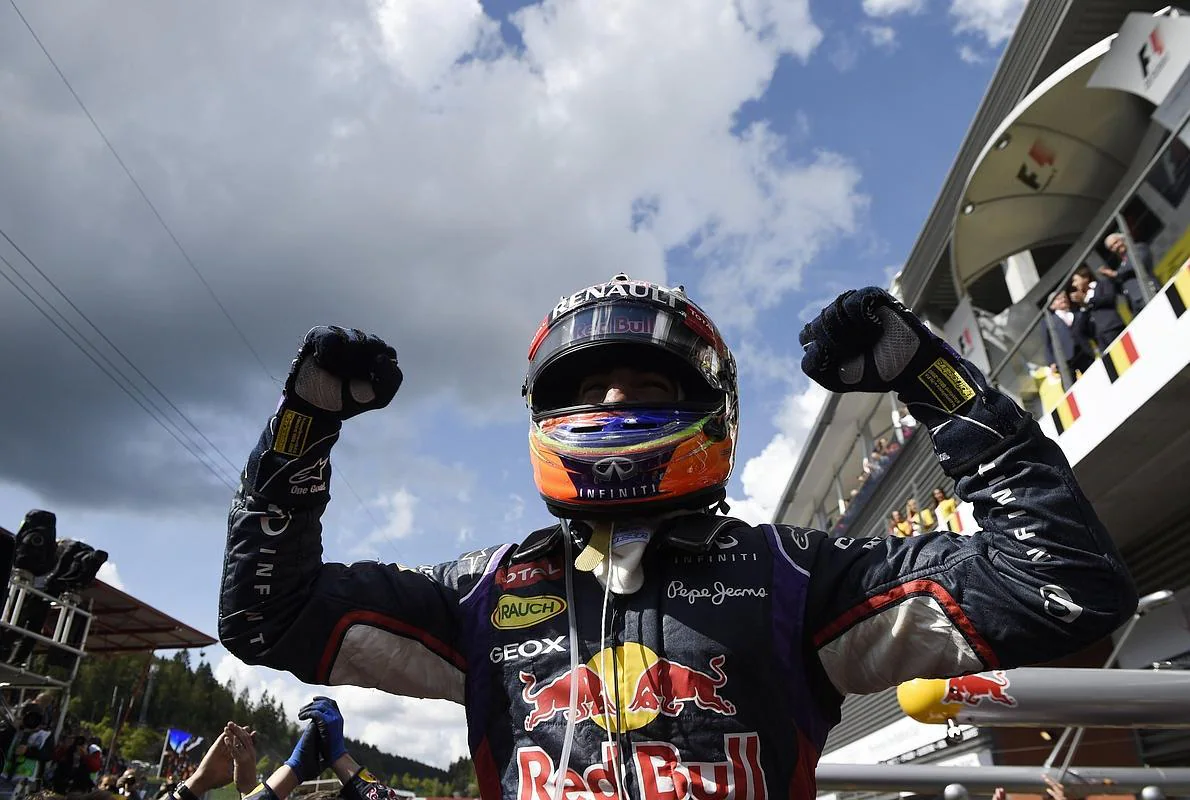 Ricciardo pesca otra victoria en el río revuelto de Mercedes