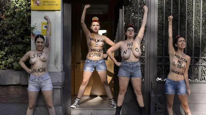 Femen protesta en el Ministerio del Interior contra las violaciones