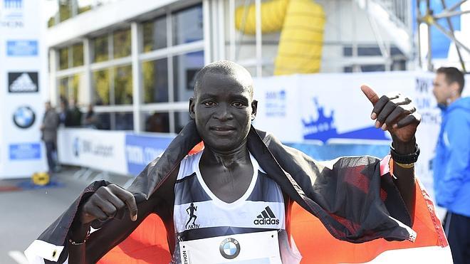 Kimetto tumba otra barrera