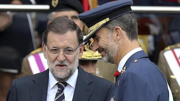 Rajoy tiende puentes de diálogo a Cataluña el día de la Fiesta Nacional