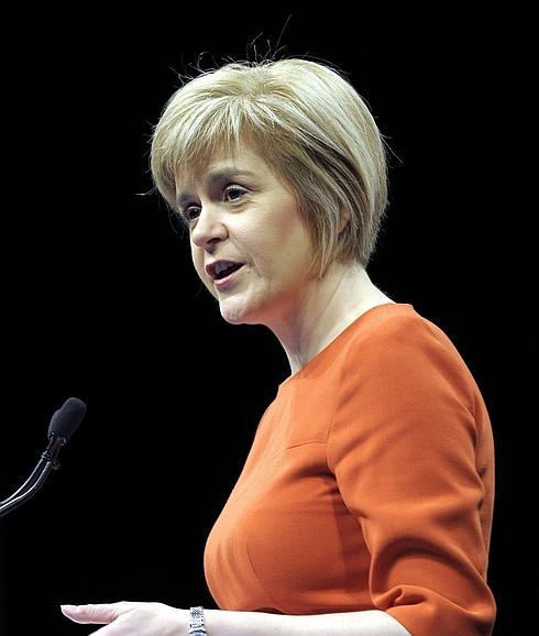 Nicola Sturgeon sucederá a Alex Salmond como líder de los nacionalistas escoceses