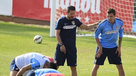 Simeone alza la voz harto del parón internacional