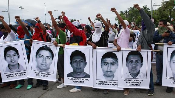 El Gobierno mexicano toma el control de trece municipios para esclarecer el paradero de los estudiantes desaparecidos