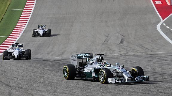 Hamilton se dispara hacia el título