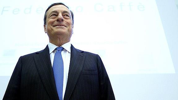 Draghi promete un «periodo largo» de tipos próximos a cero, pero pide reformas estructurales