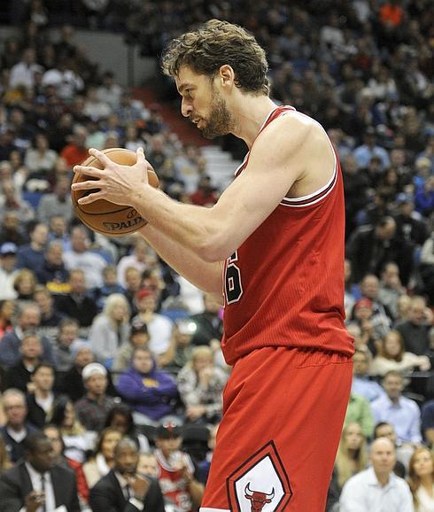 Pau Gasol vuelve con victoria