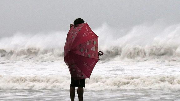 Tres muertos y un millón de evacuados en Filipinas por el tifón Hagupit