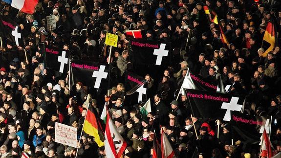 Miles de alemanes salen a la calle contra el movimiento islamófobo Pegida