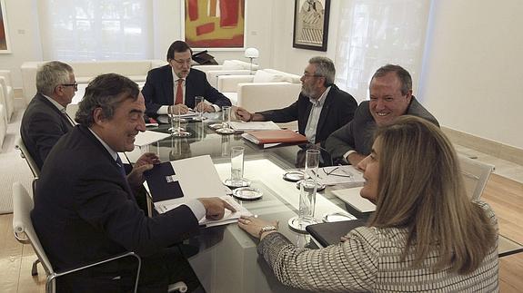 Patronal y sindicatos buscan cerrar el pacto salarial hasta 2017