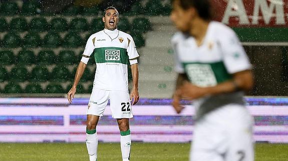 El Elche escapa ante un triste Rayo