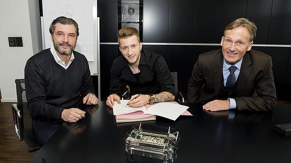 Reus renueva con el Dortmund