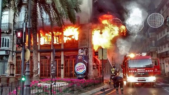 Espectacular incendio en Valencia