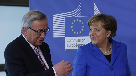 Merkel y Juncker piden no especular sobre un tercer rescate a Grecia