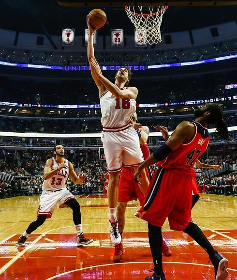 Pau Gasol y Mirotic salvan a los Bulls