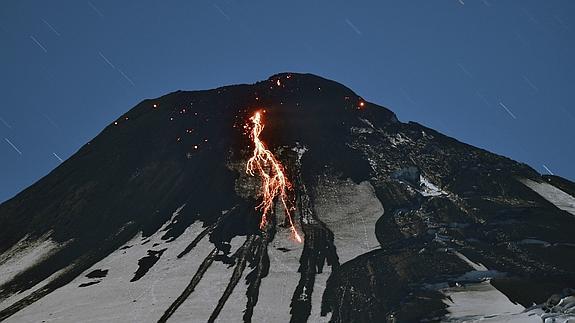 Se mantiene la alerta roja en las proximidades del volcán chileno Villarrica