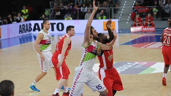 El Baskonia mantiene sus esperanzas tras una angustiosa victoria