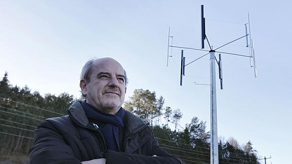 Un molino de viento en el jardín