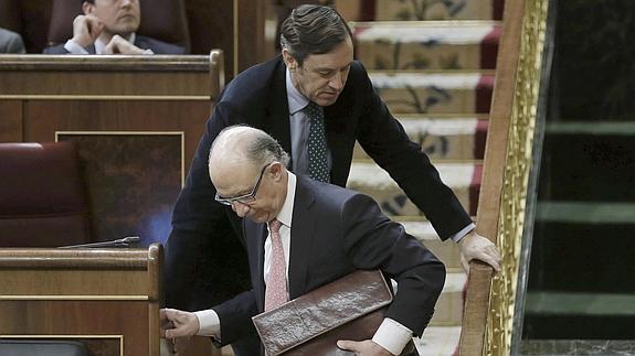 El PSOE pide el cese de Montoro por hacer una amnistía fiscal para dirigentes del PP