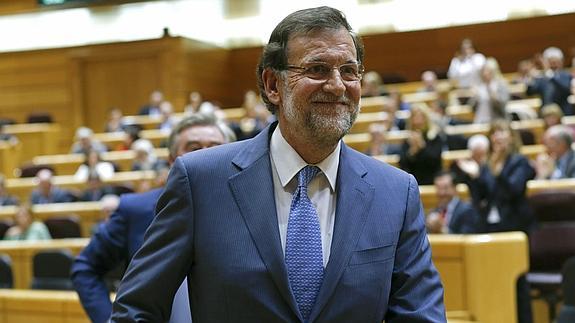 Rajoy desea al PSOE muchos años en la oposición para no «hundir» el país