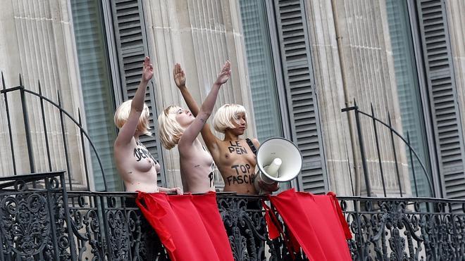 Femen irrumpe en un acto de Le Pen