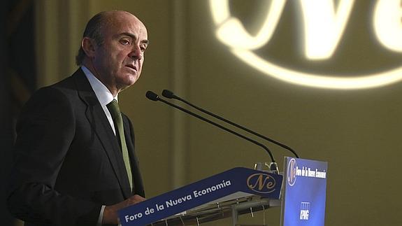 De Guindos avisa de que Podemos puede poner a España en peligro de rescate