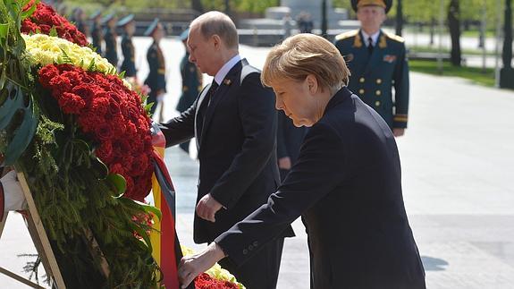 Merkel y Putin acuerdan trabajar juntos pese a las diferencias sobre Ucrania