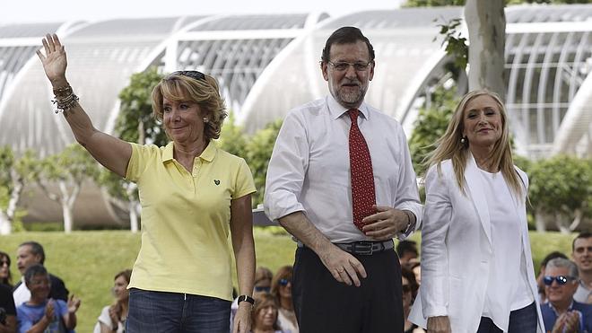 Los sondeos dan ganadora a Aguirre en Madrid sin mayoría absoluta