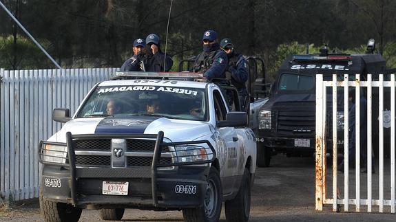 México rechaza las acusaciones de abuso de fuerza en el enfrentamiento que dejó 42 muertos