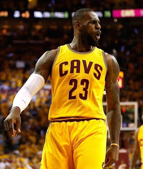 LeBron James mete a los Cavaliers en la final