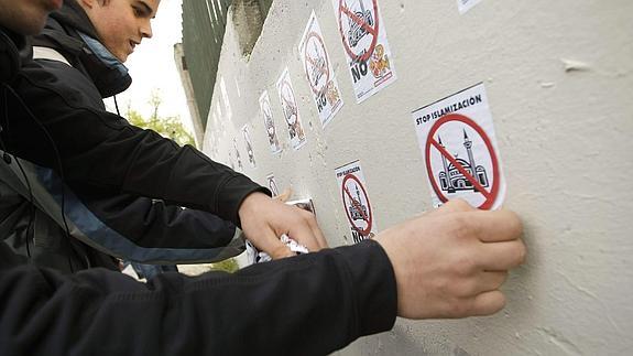 Cuatro de cada diez personas consideran que los españoles son poco o nada tolerantes