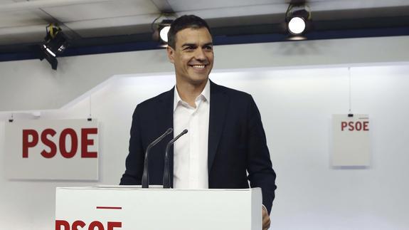 Pedro Sánchez y Cayo Lara acuerdan facilitar gobiernos locales «de progreso»