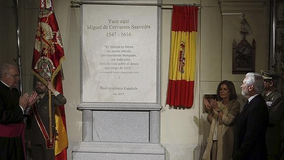 Los restos de Cervantes descansan ya en su nuevo monumento en las Trinitarias