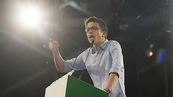 Podemos pregunta al PSOE si está «por el cambio» o compitiendo «por la bandera» con el PP