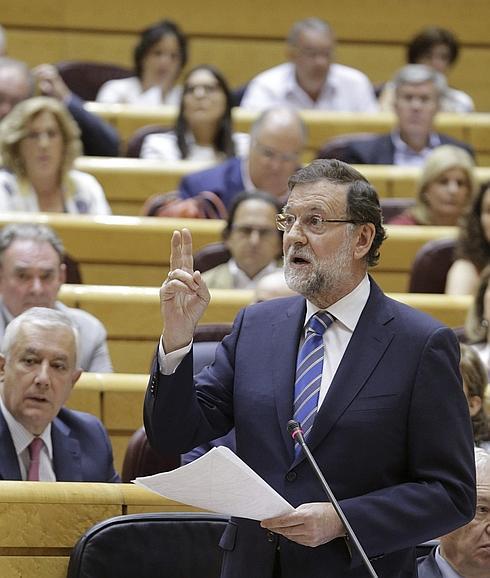 Rajoy ridiculiza el 'Gobierno en la sombra' del PSOE