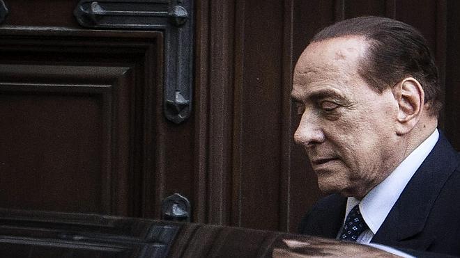 Piden cinco años de cárcel a Berlusconi por comprar a un senador