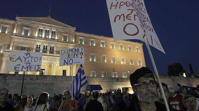 Atenas dice 'no' y apoya el referéndum
