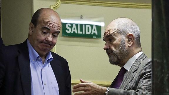 Chaves y Zarrías presentan ante el Congreso el escrito de renuncia a su acta de diputados