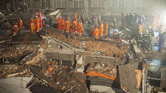 Doce muertos tras el derrumbe de una fábrica de calzado en China
